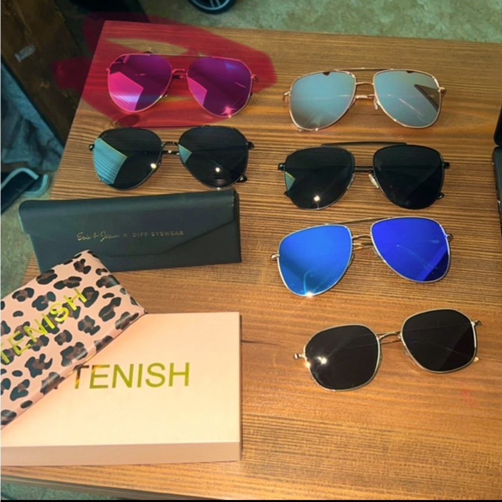 COPY - Diff Jessie James decker and Kittenish glasses